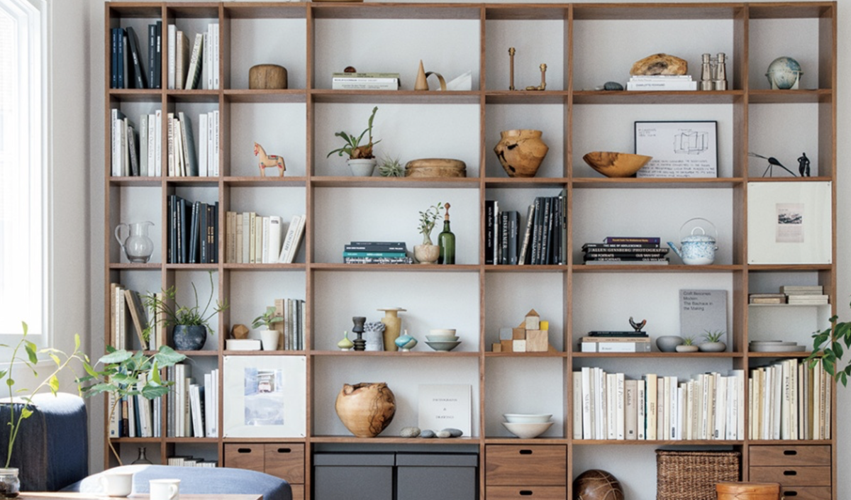 estantería de madera