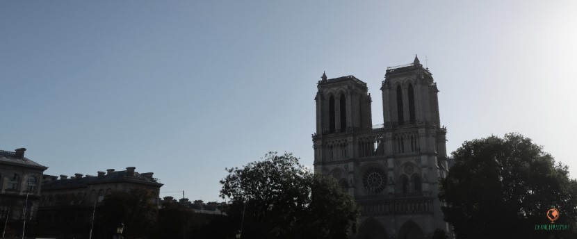 La catedral de Notre dame desde el río Sena.