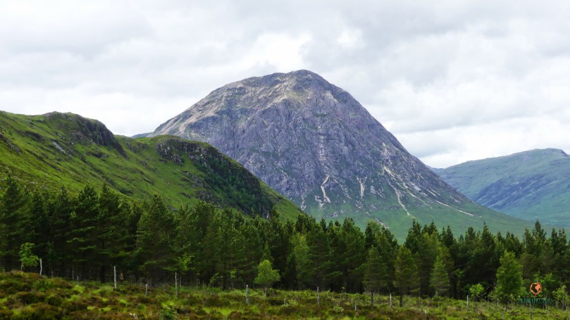 Vistas de una increíble montaña en Glencoe.