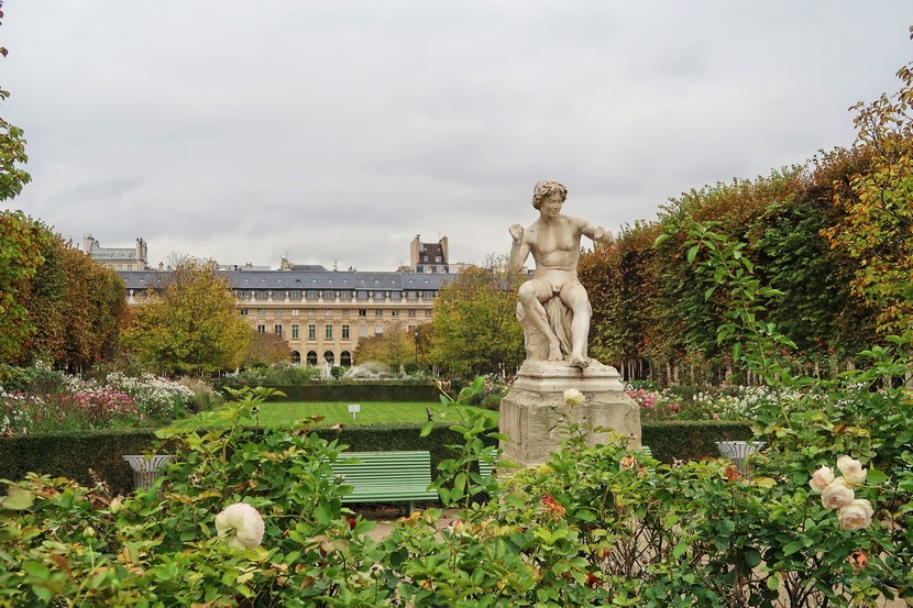 Poesía en los Jardines del Palais Royal.