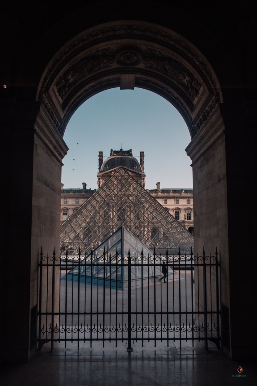 Museo del Louvre ventana.