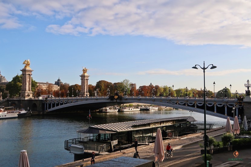 Paseo por la orilla del río Sena