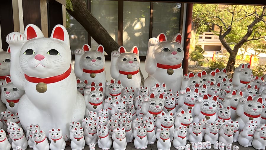 El templo Gotokuji el templo de los gatos de la suerte