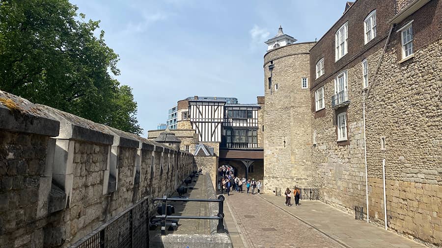 Interior del recinto de la Torre de Londres