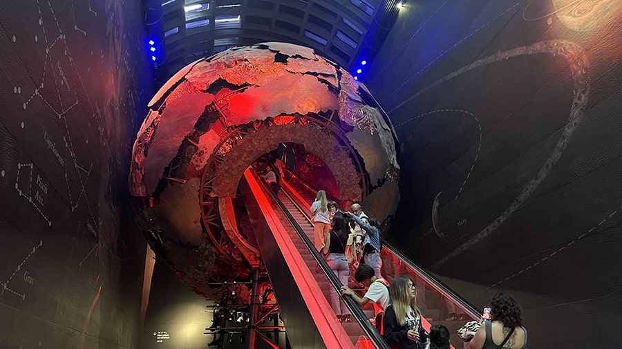 Earth Hall zona roja