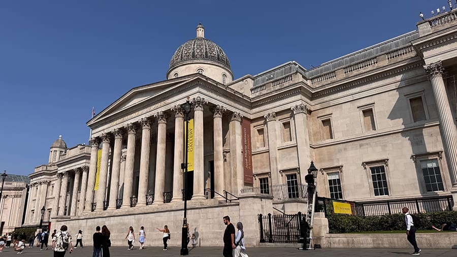 Edificio de la National Gallery desde Trafalgar Square